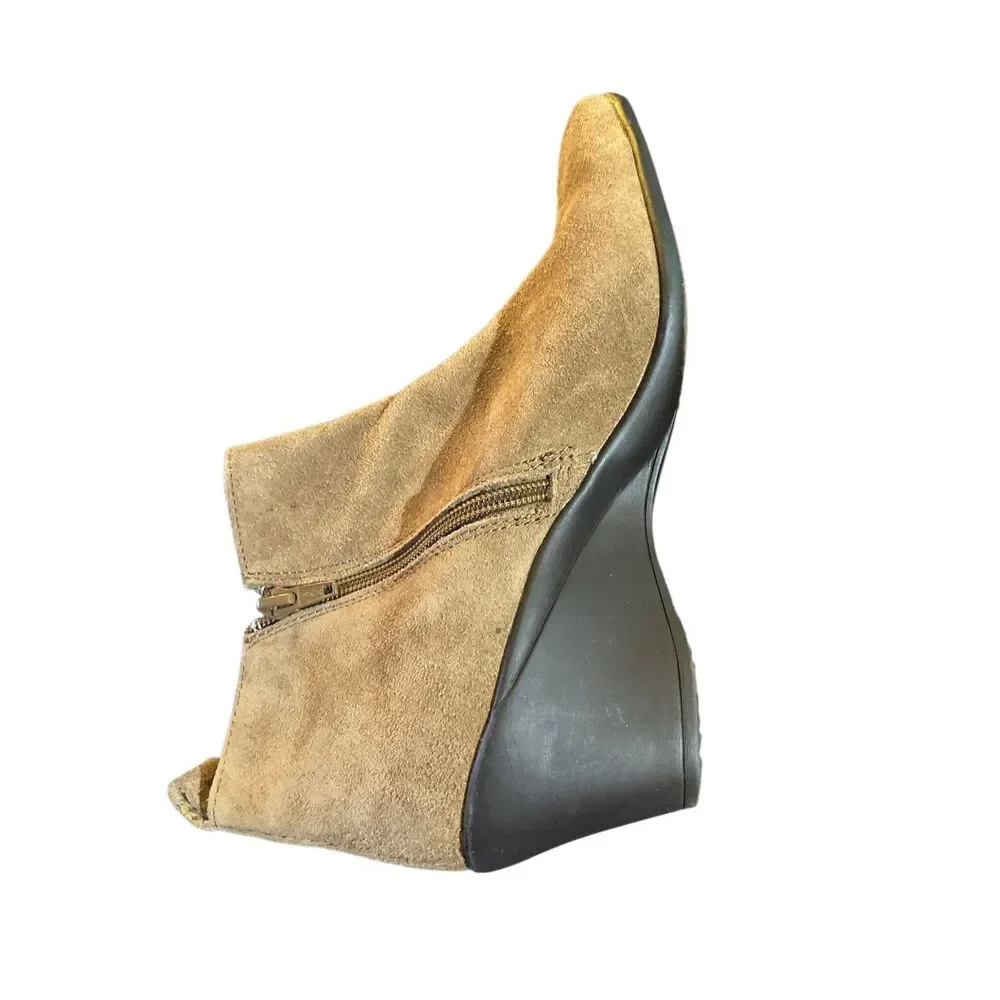 Bass Harriet brown suede side, zip ankle boot 9
